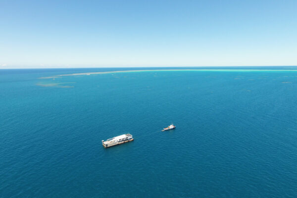 Pontoon-Under-Tow-Moore-Reef
